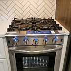 SAMSUNG RESIDENTIAL APPLIANCES
WITH INSIGNIA RANGE May Show Optional Features. Features and Options Subject to Change Without Notice.