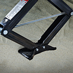 Crank down stabilizer jack (Std.) May Show Optional Features. Features and Options Subject to Change Without Notice.