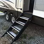MorRyde “Step Above®” 5-tier
entry step provides secure
footing as you enter our extra
wide 32” entry door. May Show Optional Features. Features and Options Subject to Change Without Notice.