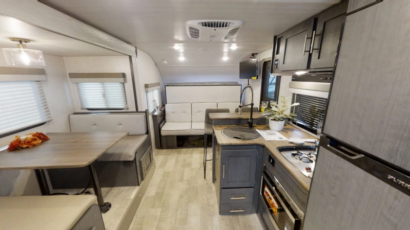 r-pod Main Room