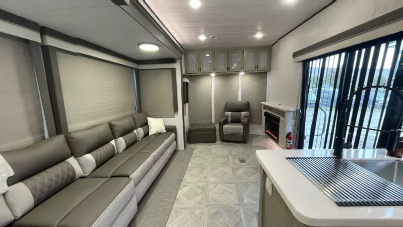 40FDEN Floorplan Main Room