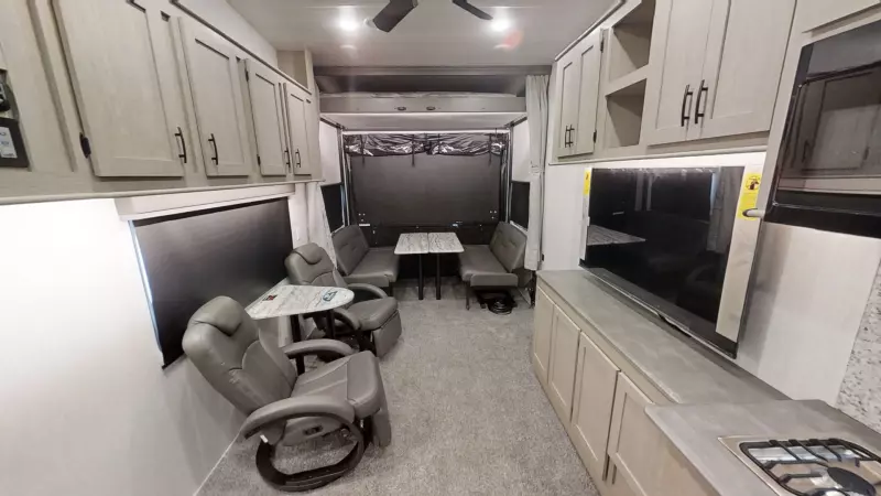 3210SLX Floorplan Main Room
