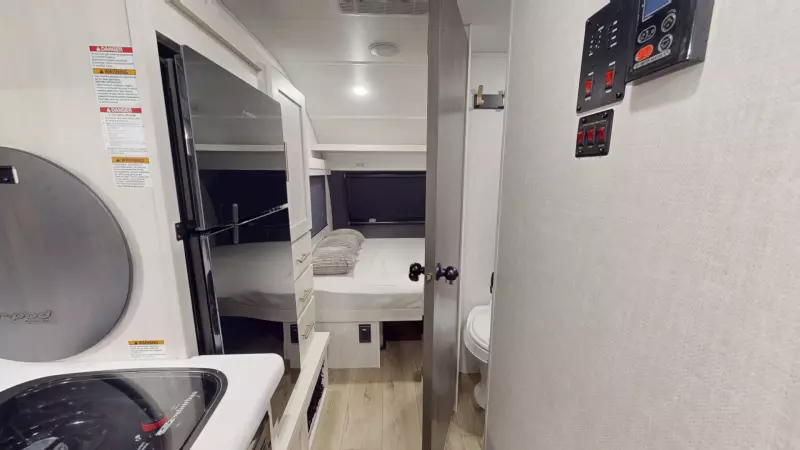 r-pod Main Room