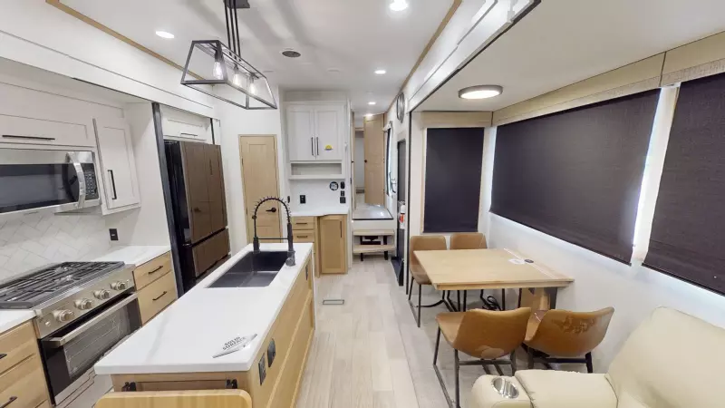 Sierra Fifth Wheels Main Room