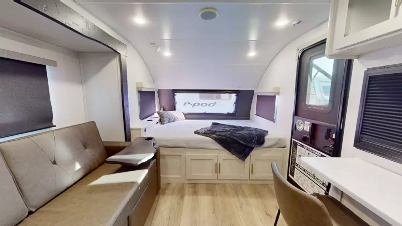 r-pod Main Room